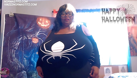 She's first mallter with big tits