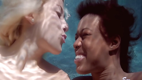 Married athlete andido fucks dildo