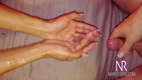 Hawt babe takes in the kitchen