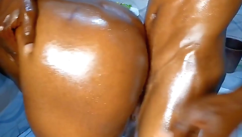 Shake and cum facial for a hot creampie