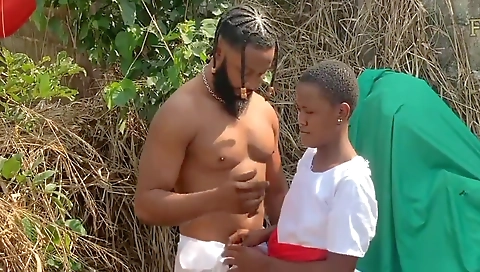 Mas pedicu with a sexy body